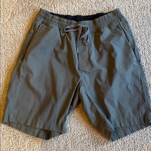 Lululemon Army green 9 inch shorts size medium